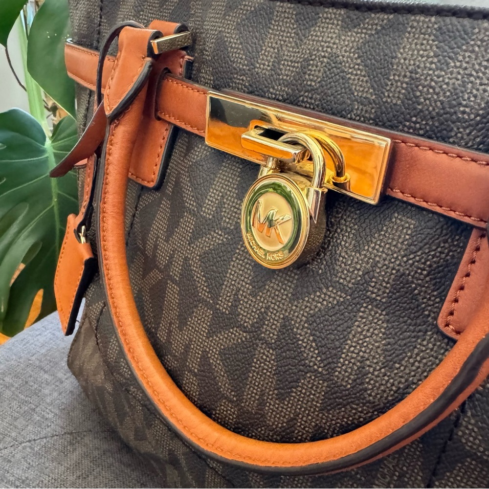 Michael Kors Signature Brown Shoulder Bag - Picture 4 of 5